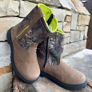 Magellan Outdoors Brown and Green Boots with Camouflage Design youth Sz-1D.  H